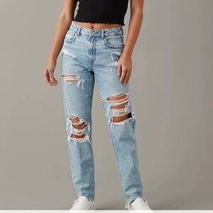 American Eagle Ripped Mom Jeans Light Wash Size 4